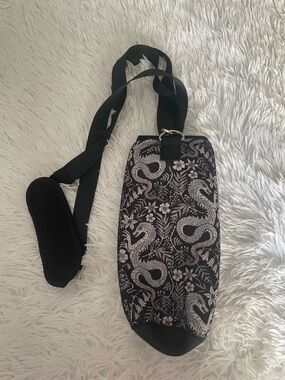 Women’s Black Snake-Print Crossbody Sling water bottle bag